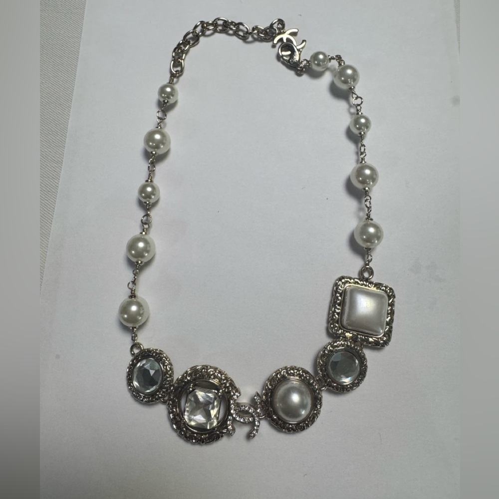 Chanel silver tone choker with faux pearls & crystals with box